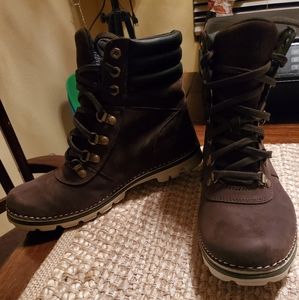 Women. Timberland boots